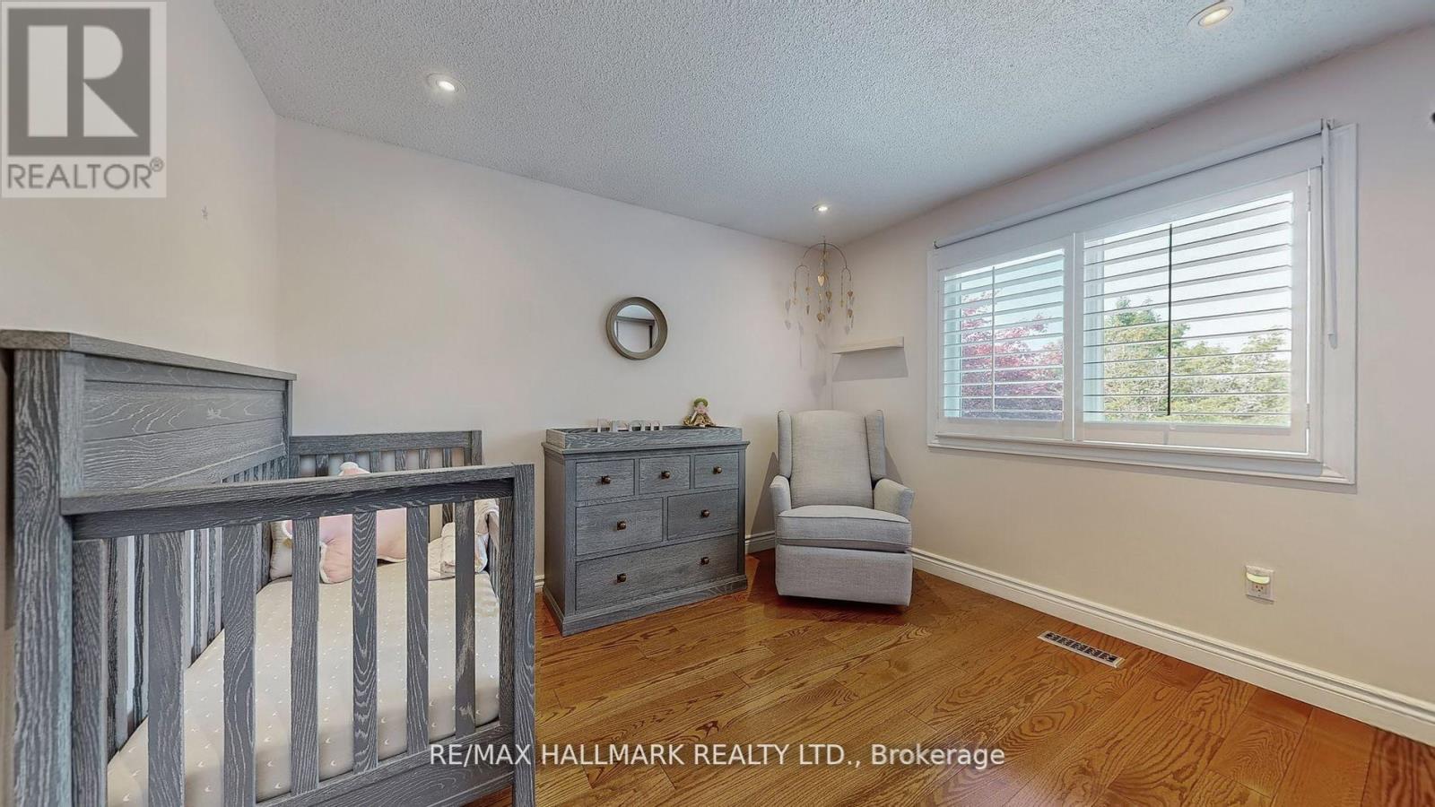 37 Hunter's Point Drive, Richmond Hill, Ontario  L4C 6M5 - Photo 34 - N12436336