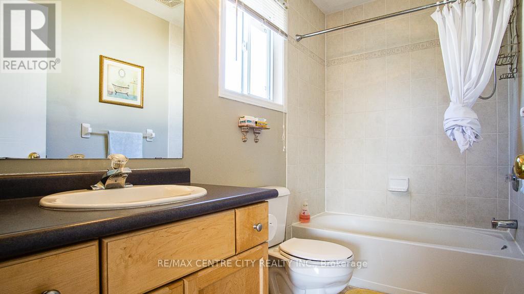 371 Ridgeview Court, London East, Ontario  N5Y 6H7 - Photo 17 - X12436589