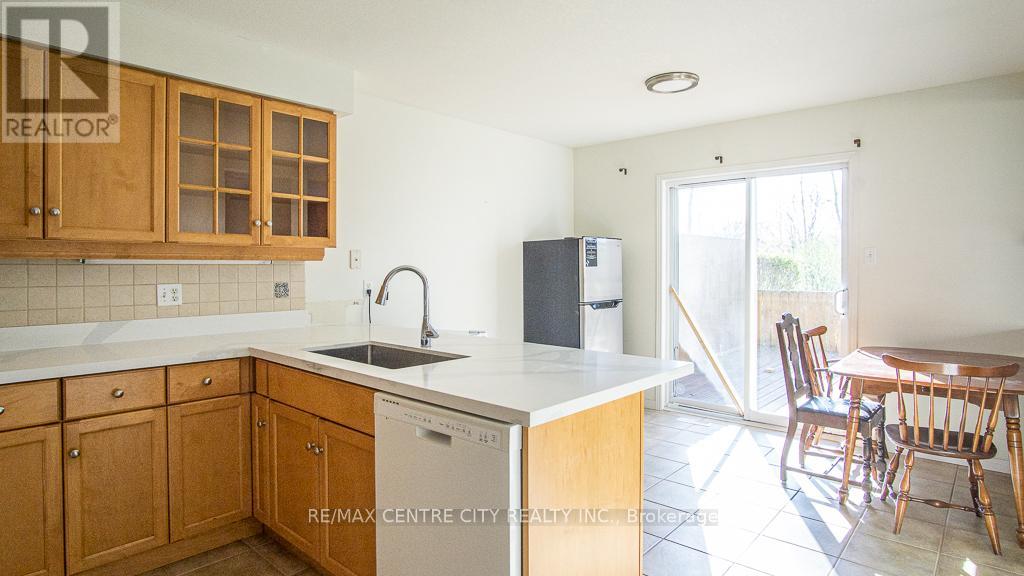 371 Ridgeview Court, London East, Ontario  N5Y 6H7 - Photo 7 - X12436589