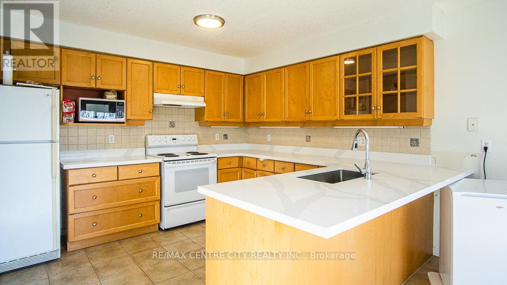 371 Ridgeview Court, London East, Ontario  N5Y 6H7 - Photo 8 - X12436589