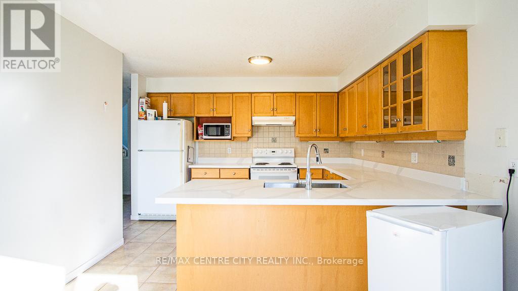 371 Ridgeview Court, London East, Ontario  N5Y 6H7 - Photo 9 - X12436589