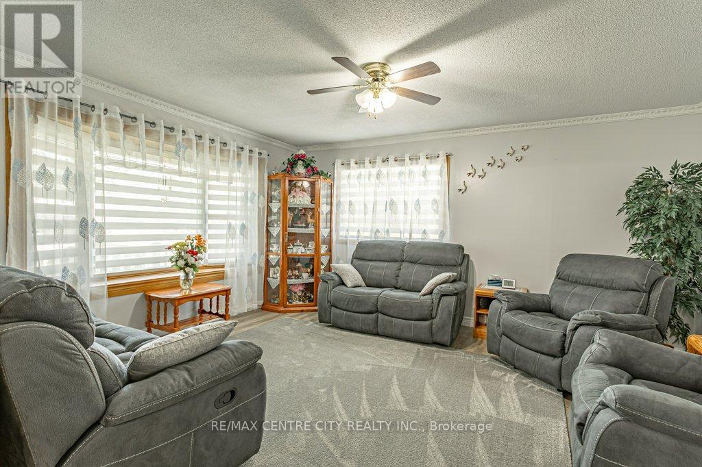 7248 Hacienda Road S, Malahide, Ontario  N5H 2R5 - Photo 11 - X12436682