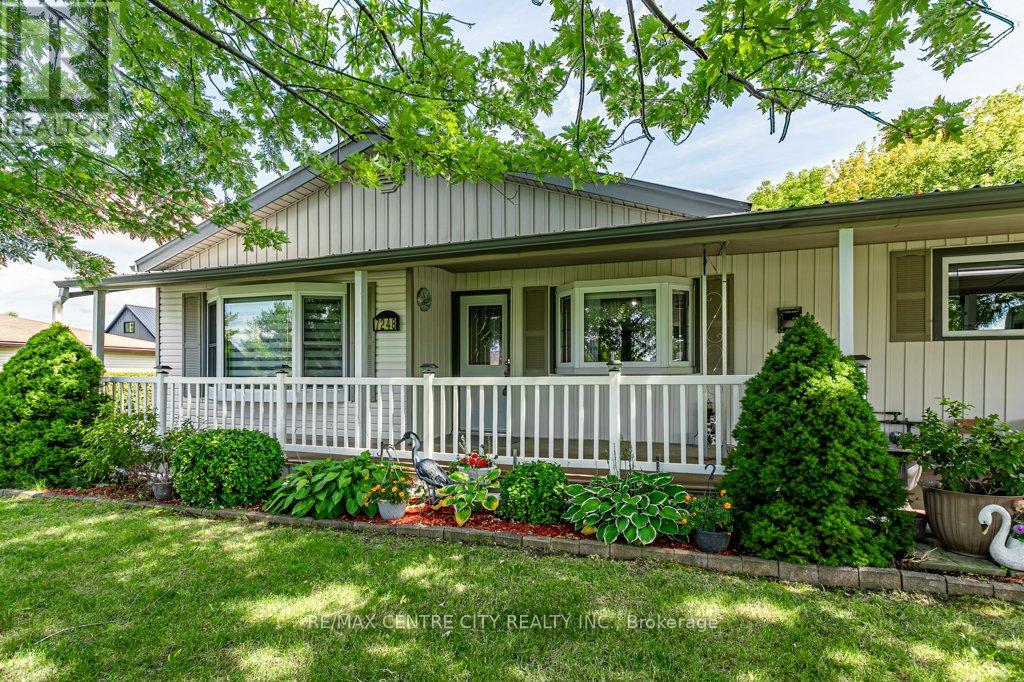 7248 Hacienda Road S, Malahide, Ontario  N5H 2R5 - Photo 2 - X12436682
