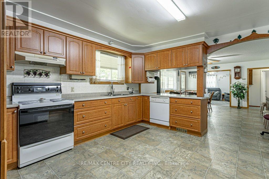 7248 Hacienda Road S, Malahide, Ontario  N5H 2R5 - Photo 6 - X12436682