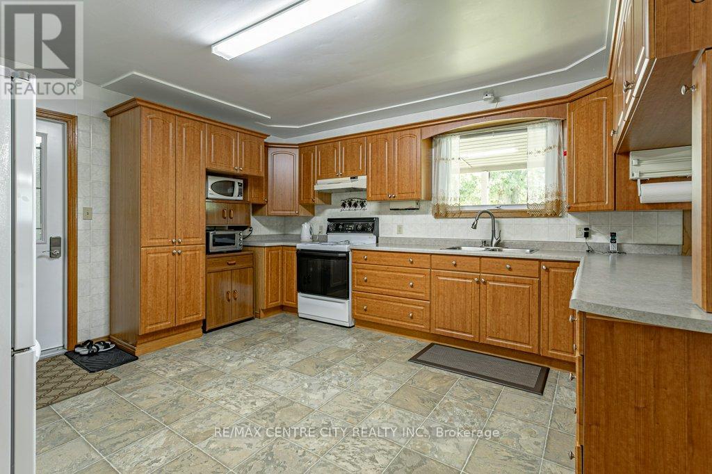 7248 Hacienda Road S, Malahide, Ontario  N5H 2R5 - Photo 7 - X12436682