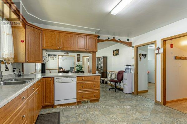 7248 Hacienda Road S, Malahide, Ontario  N5H 2R5 - Photo 8 - X12436682