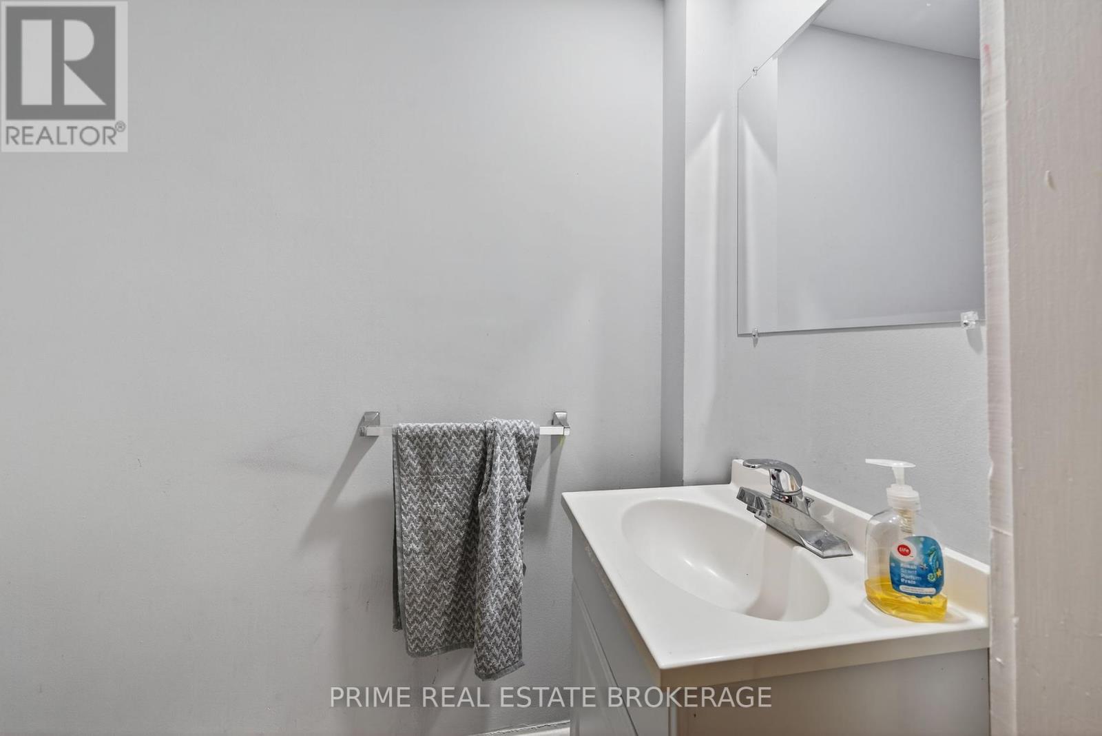 194 Cromwell Street, London East, Ontario  N6A 1Z5 - Photo 10 - X12436692