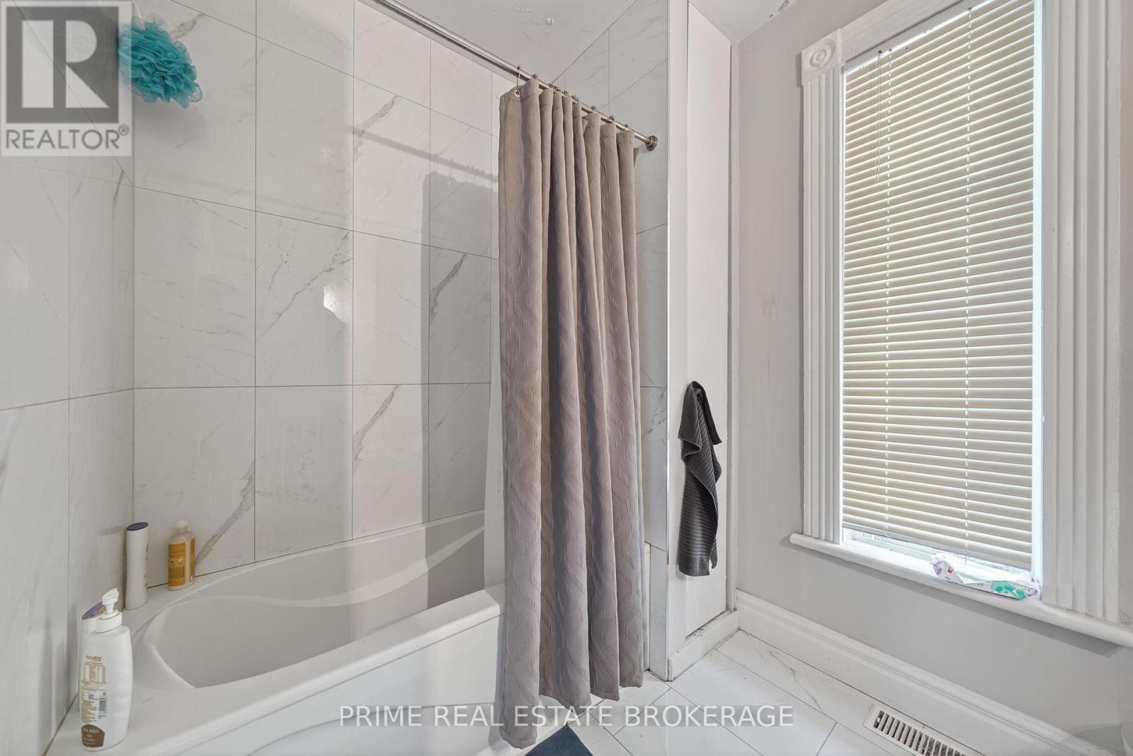 194 Cromwell Street, London East, Ontario  N6A 1Z5 - Photo 17 - X12436692