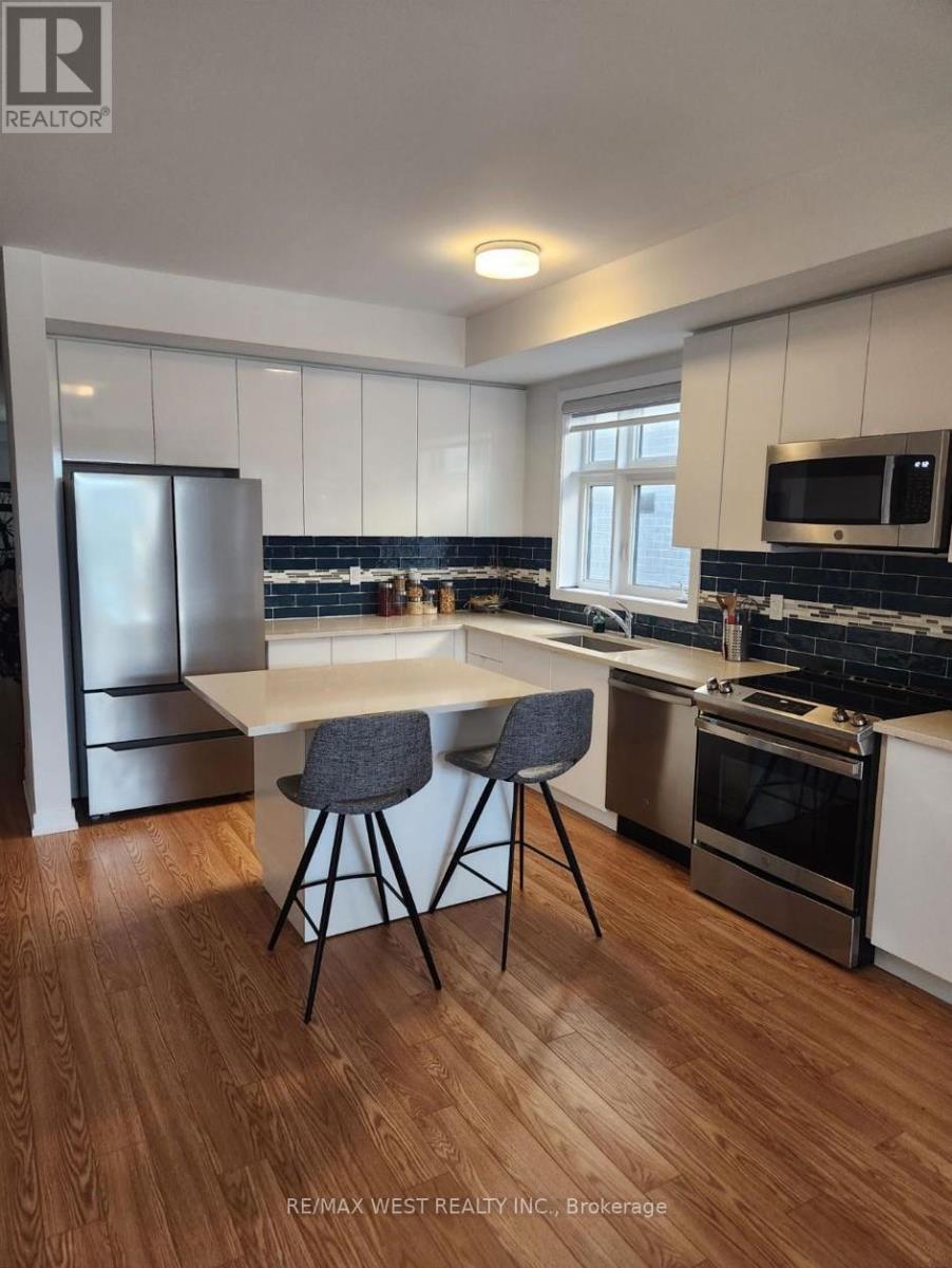 91 Cornell Rouge Boulevard, Markham, Ontario  L6B 1R1 - Photo 7 - N12436363