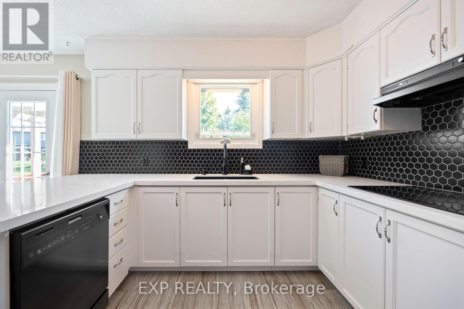 258 Nelson Crescent, Innisfil, Ontario  L9S 1E7 - Photo 14 - N12436419