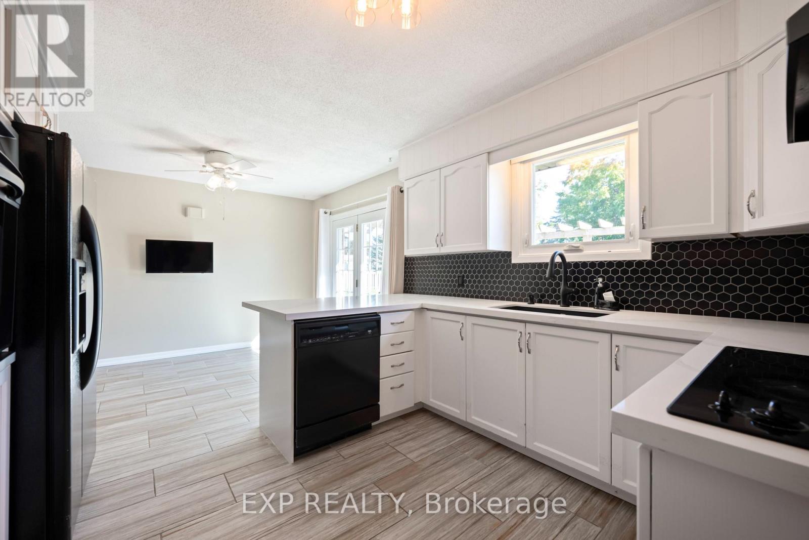 258 Nelson Crescent, Innisfil, Ontario  L9S 1E7 - Photo 15 - N12436419
