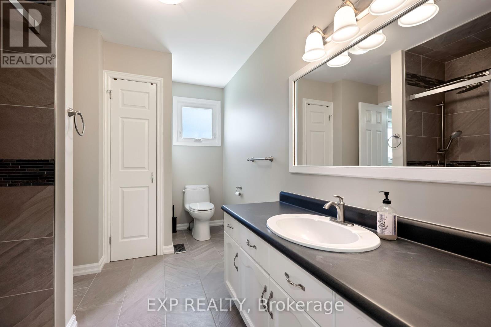 258 Nelson Crescent, Innisfil, Ontario  L9S 1E7 - Photo 16 - N12436419