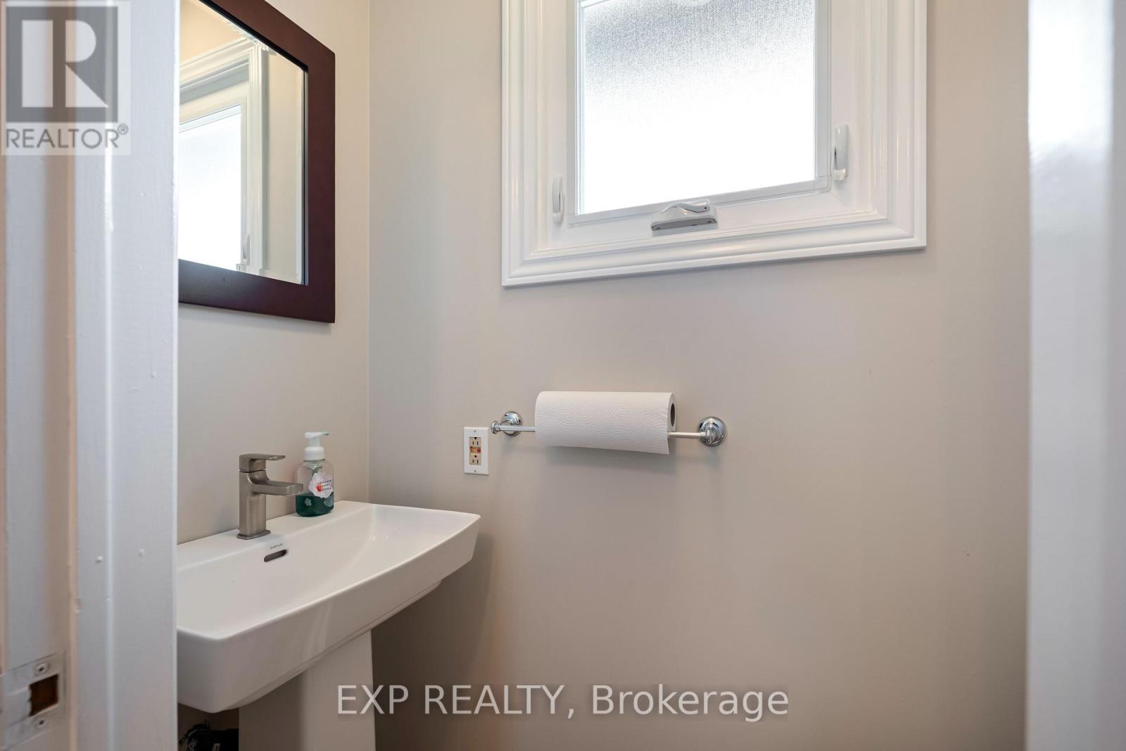 258 Nelson Crescent, Innisfil, Ontario  L9S 1E7 - Photo 24 - N12436419