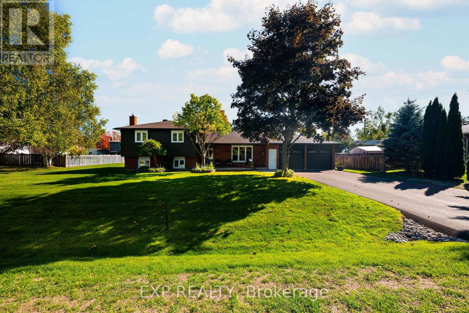 258 Nelson Crescent, Innisfil, Ontario  L9S 1E7 - Photo 3 - N12436419