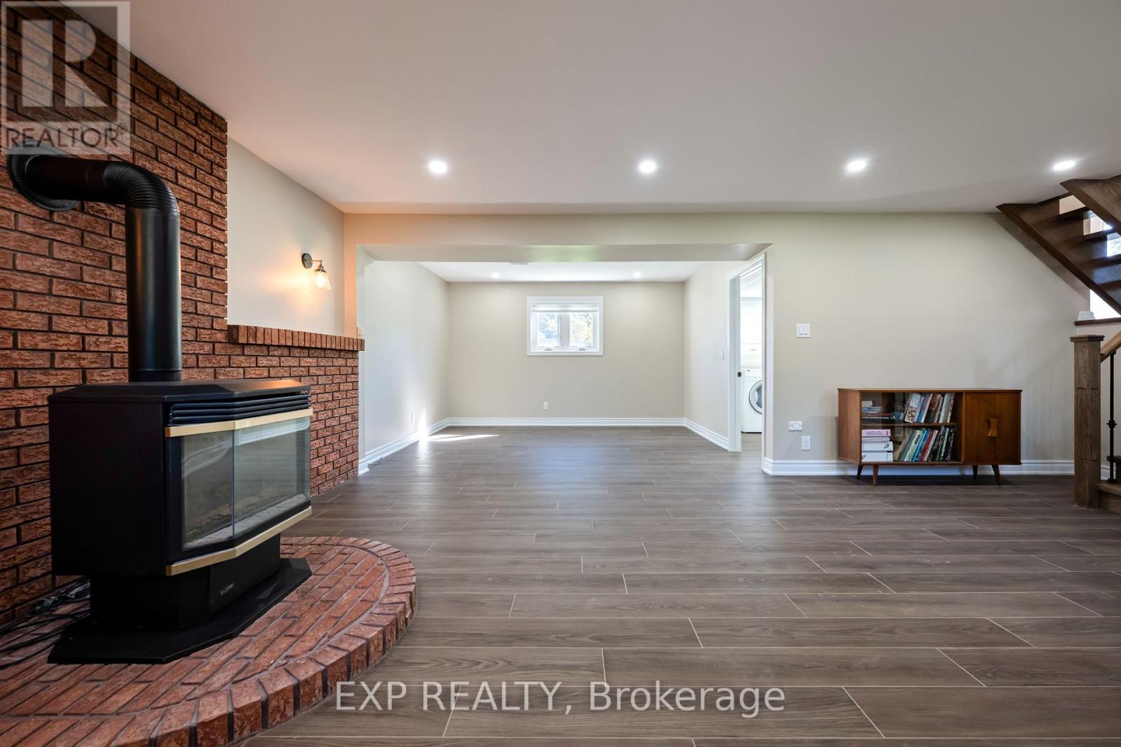 258 Nelson Crescent, Innisfil, Ontario  L9S 1E7 - Photo 30 - N12436419