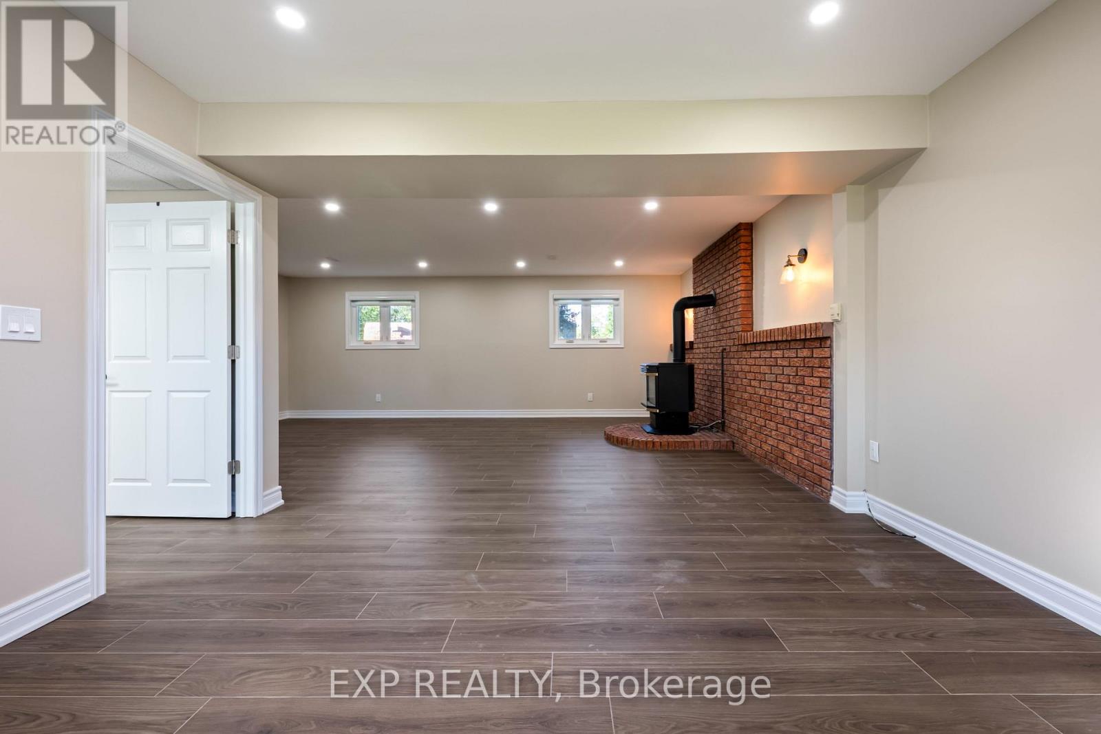 258 Nelson Crescent, Innisfil, Ontario  L9S 1E7 - Photo 32 - N12436419