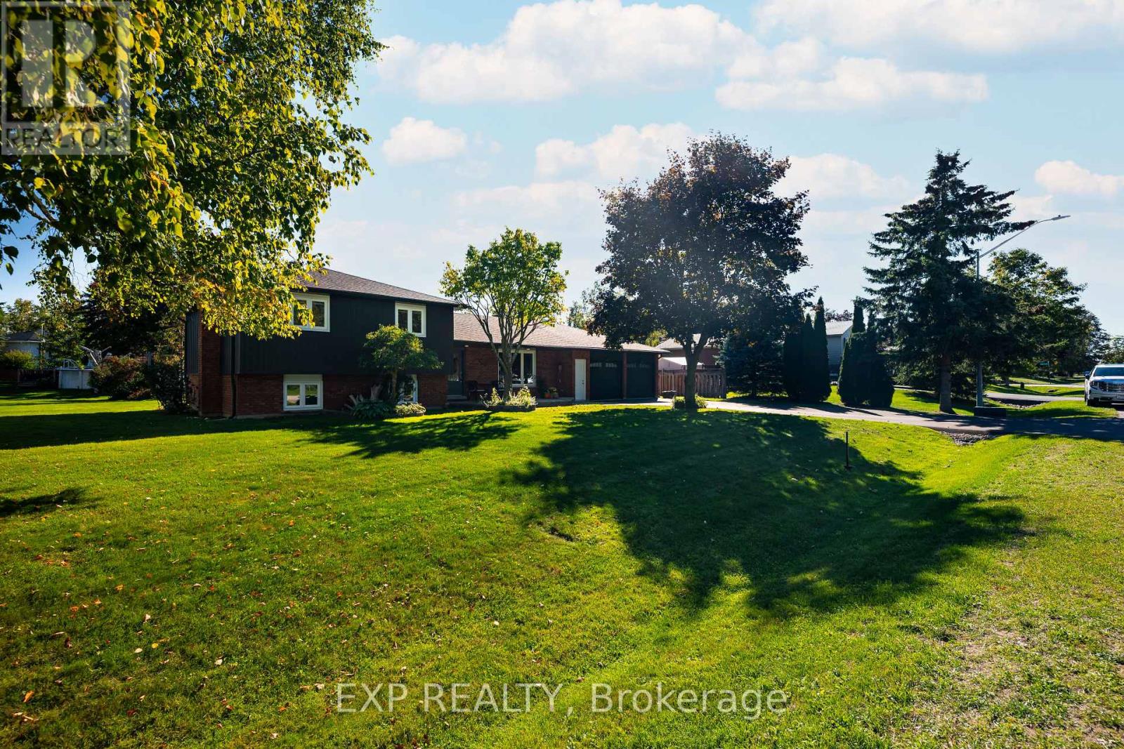 258 Nelson Crescent, Innisfil, Ontario  L9S 1E7 - Photo 4 - N12436419
