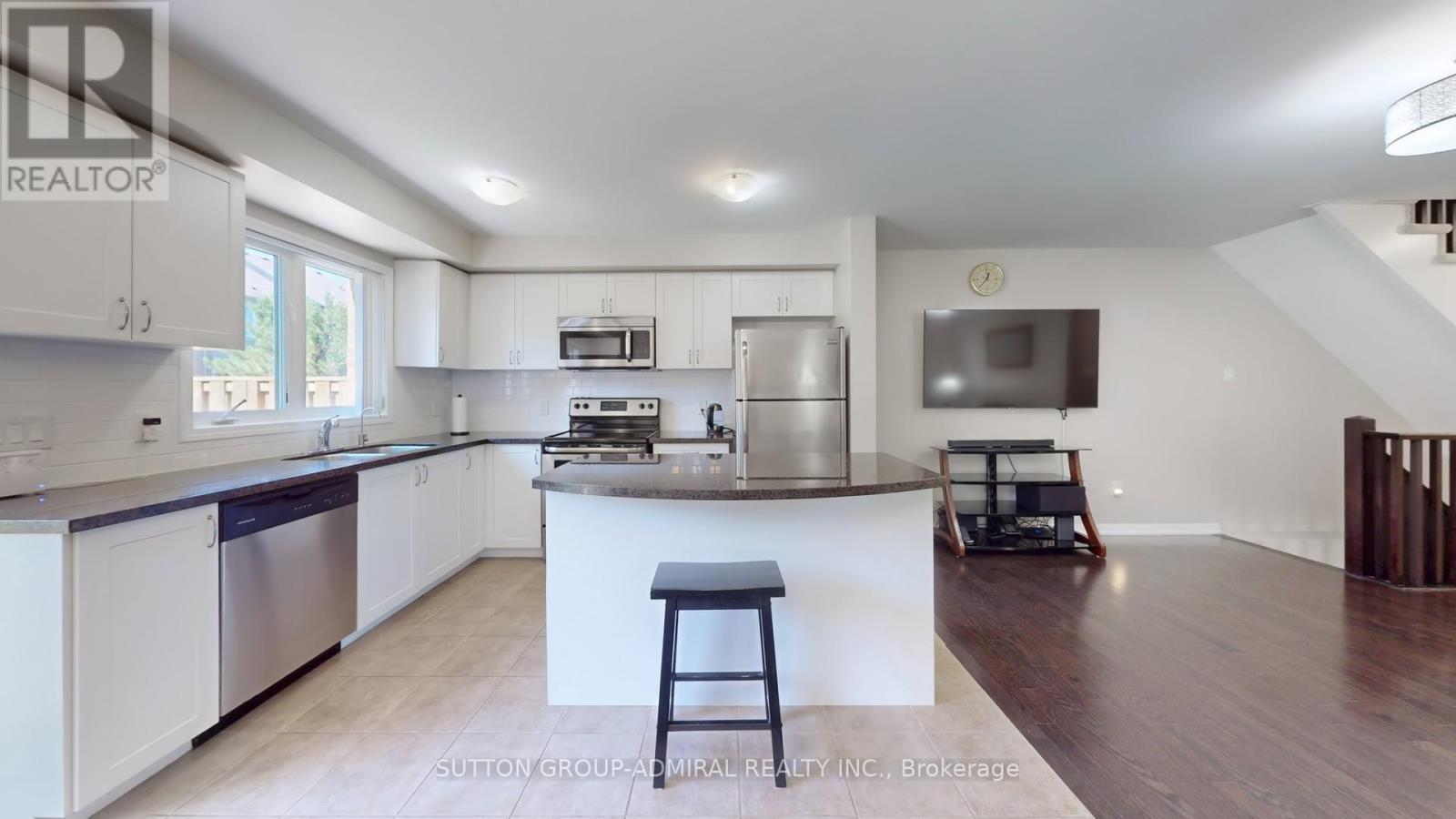 46 Edwin Pearson Street, Aurora, Ontario  L4G 0S1 - Photo 13 - N12436452