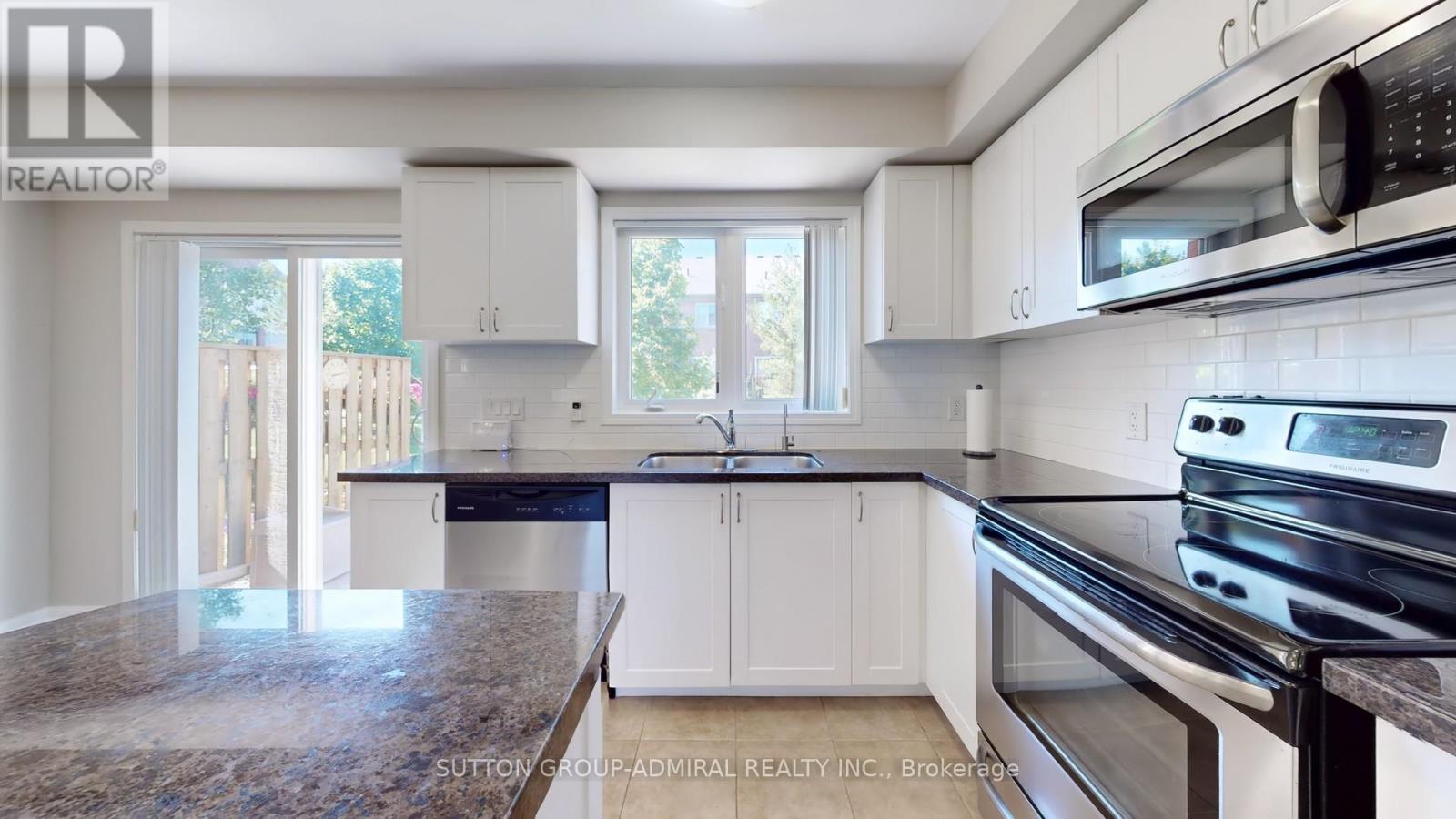 46 Edwin Pearson Street, Aurora, Ontario  L4G 0S1 - Photo 16 - N12436452