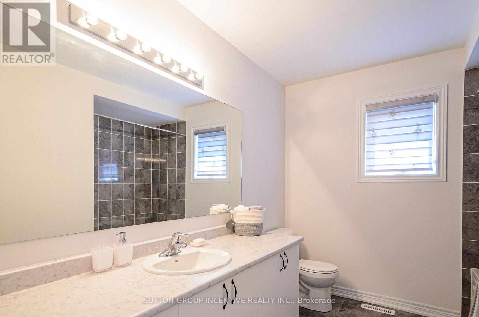37 Baycroft Boulevard, Essa, Ontario  L3W 0M1 - Photo 23 - N12436455