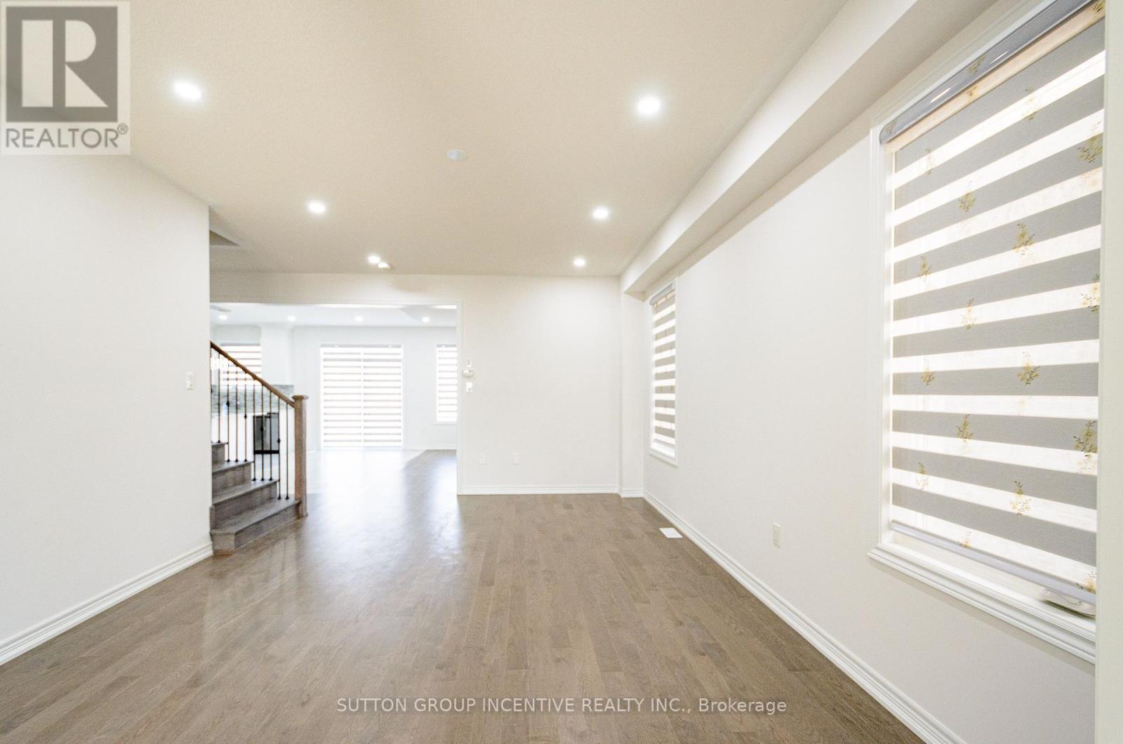 37 Baycroft Boulevard, Essa, Ontario  L3W 0M1 - Photo 3 - N12436455
