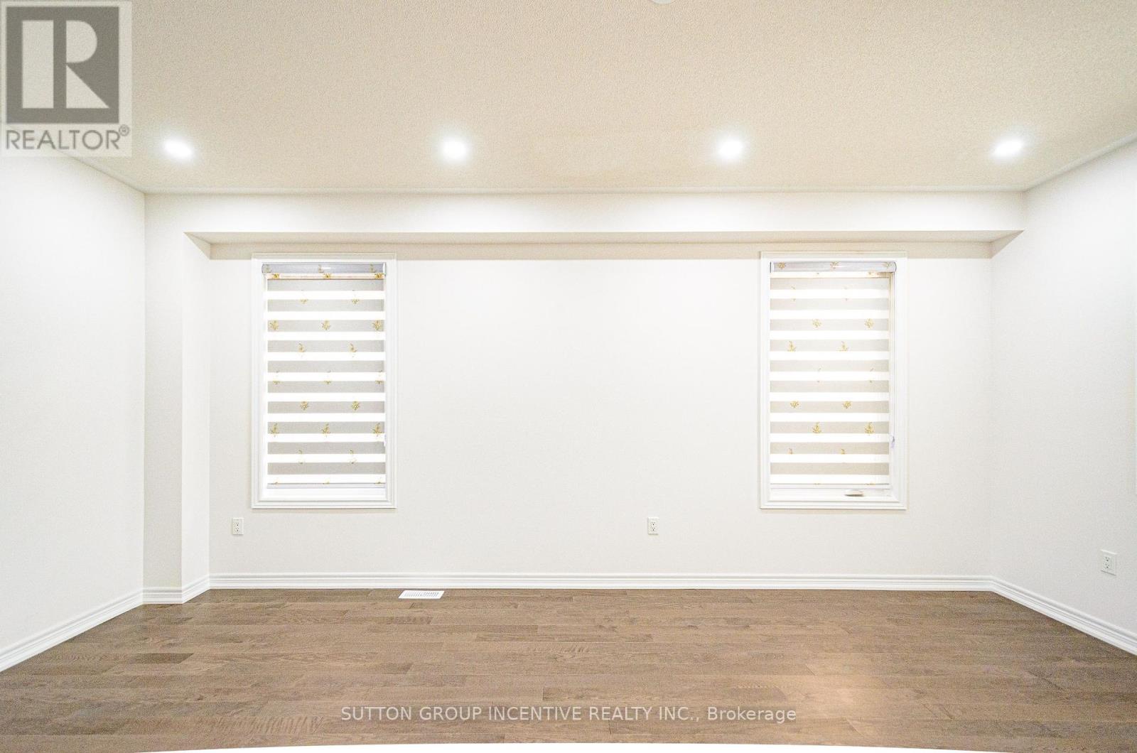 37 Baycroft Boulevard, Essa, Ontario  L3W 0M1 - Photo 4 - N12436455