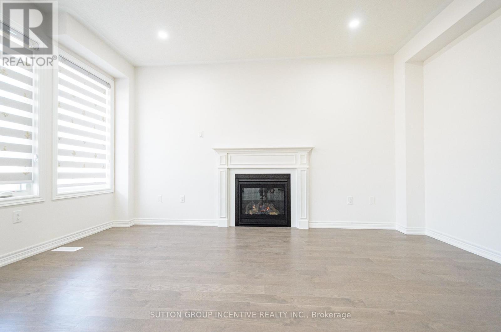 37 Baycroft Boulevard, Essa, Ontario  L3W 0M1 - Photo 5 - N12436455