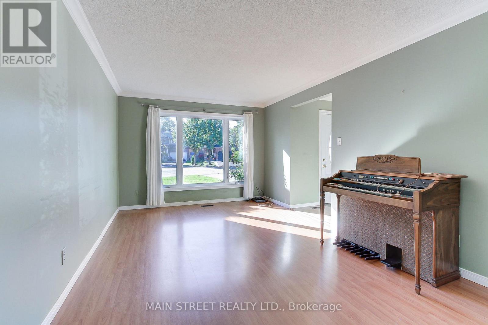 38 Smyth Crescent, New Tecumseth, Ontario  L0G 1A0 - Photo 9 - N12436462