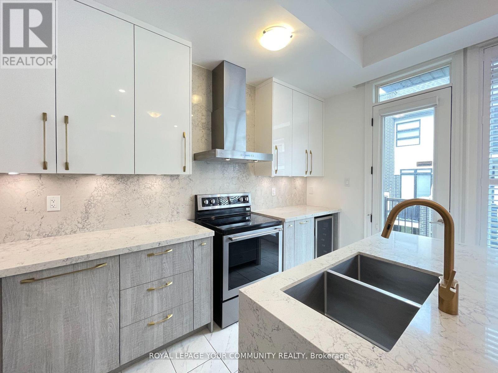 26 Banshee Lane, Richmond Hill, Ontario  L4E 1H4 - Photo 9 - N12436473