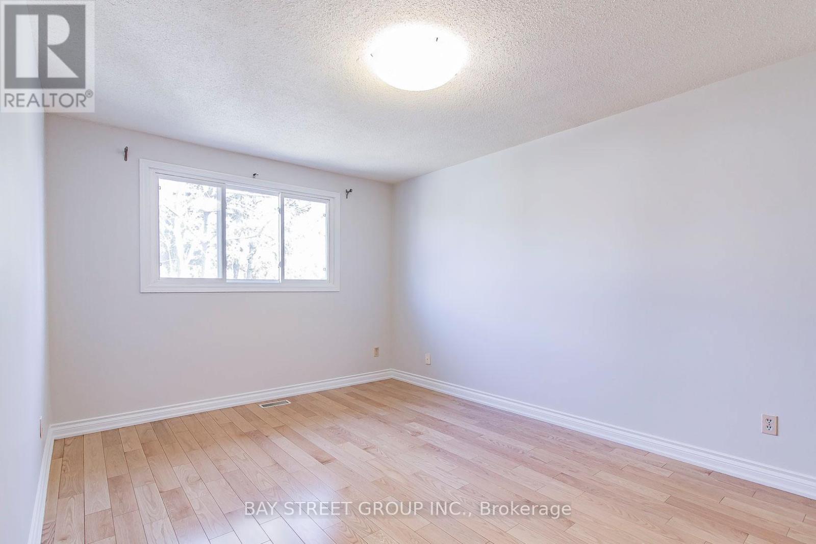 300 Fincham Avenue, Markham, Ontario  L3P 4E7 - Photo 11 - N12436542