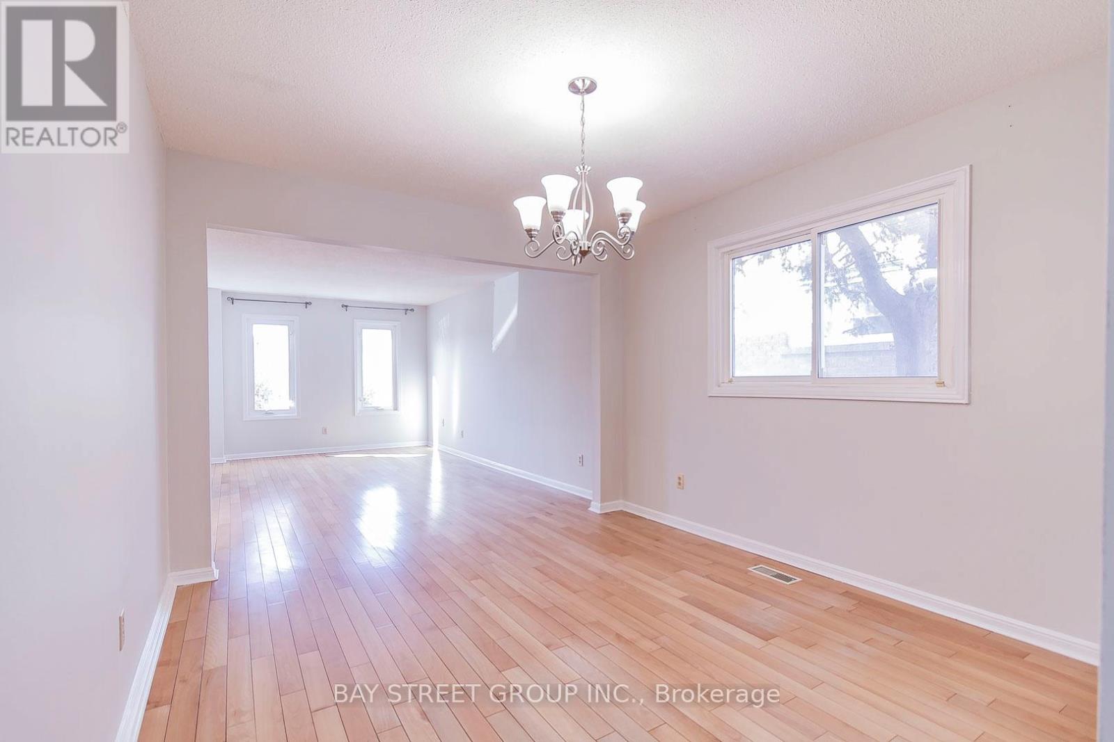 300 Fincham Avenue, Markham, Ontario  L3P 4E7 - Photo 2 - N12436542