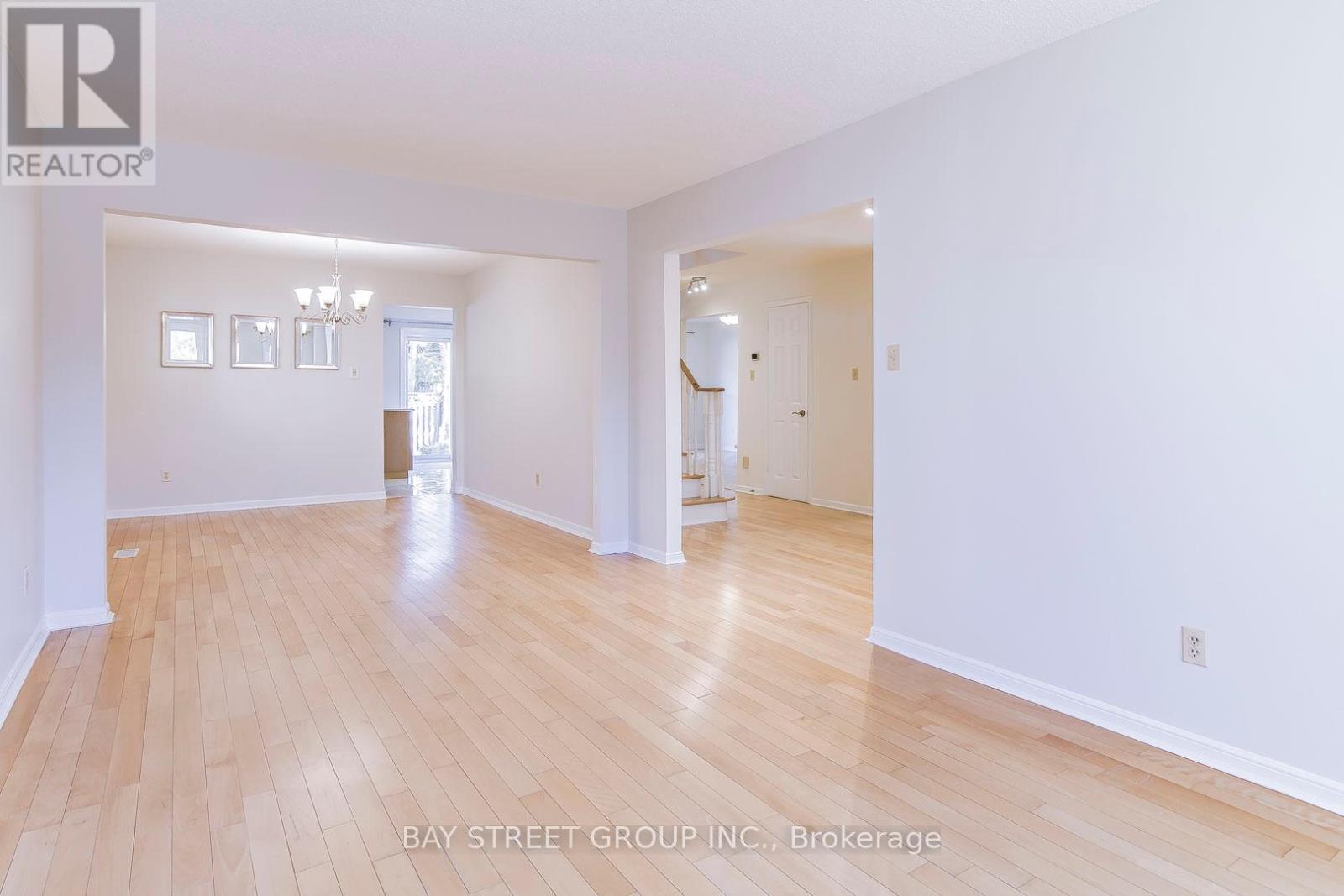 300 Fincham Avenue, Markham, Ontario  L3P 4E7 - Photo 3 - N12436542