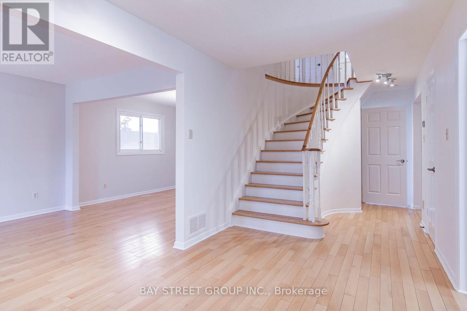 300 Fincham Avenue, Markham, Ontario  L3P 4E7 - Photo 6 - N12436542