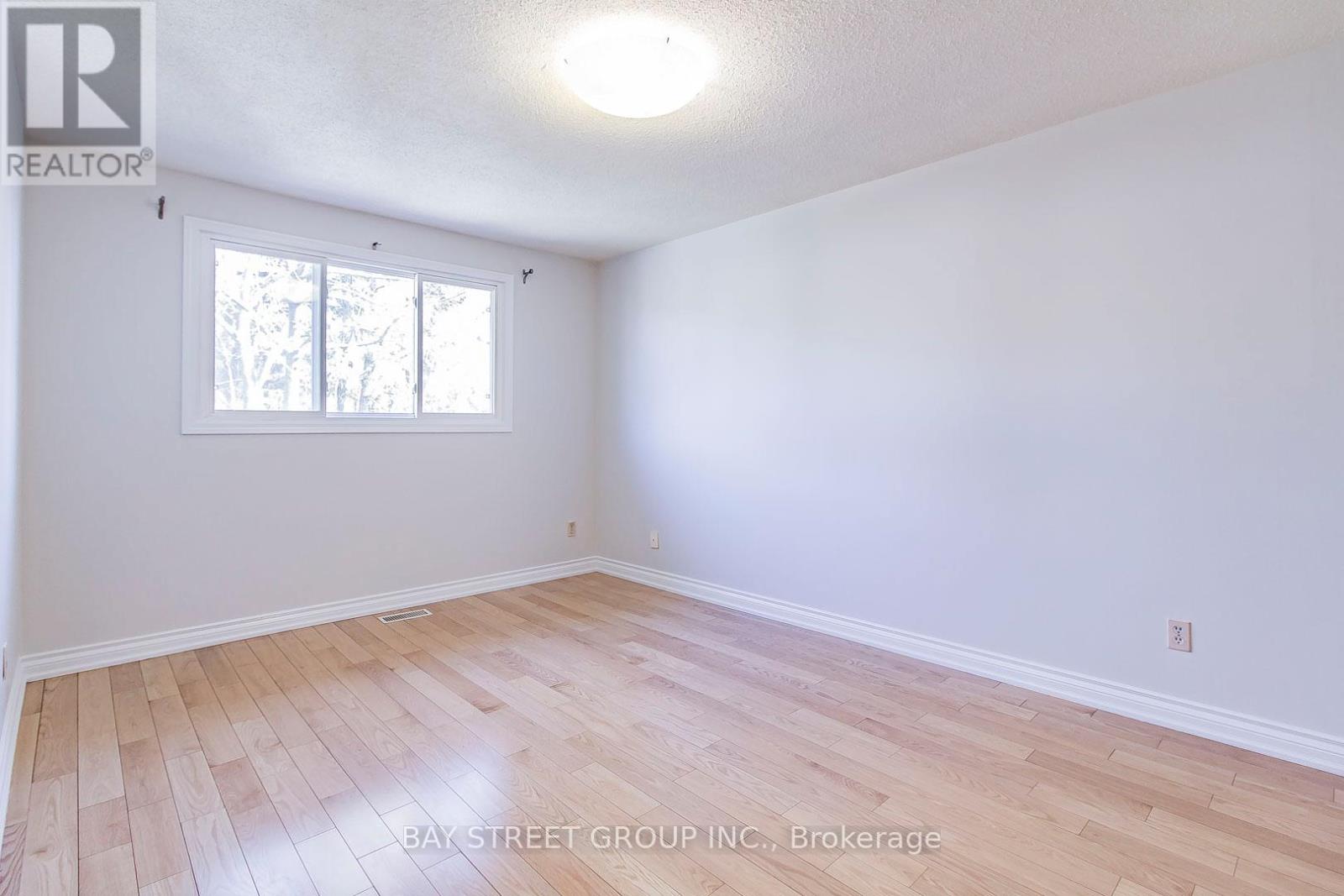 300 Fincham Avenue, Markham, Ontario  L3P 4E7 - Photo 7 - N12436542