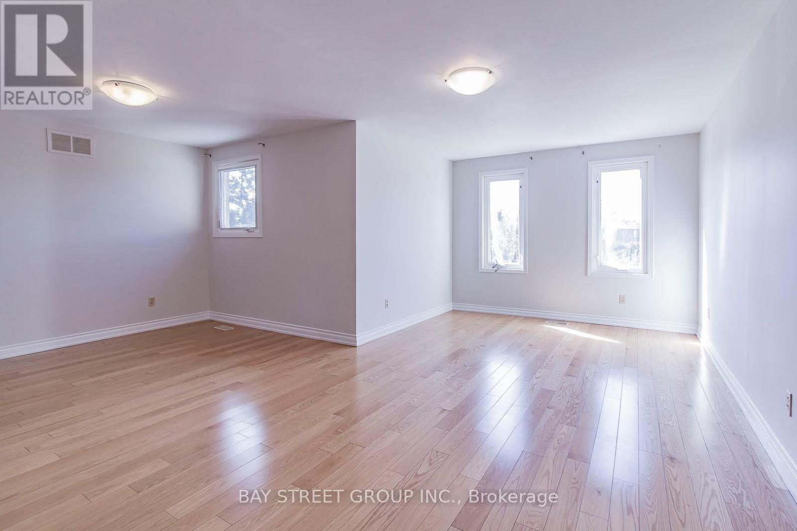 300 Fincham Avenue, Markham, Ontario  L3P 4E7 - Photo 9 - N12436542