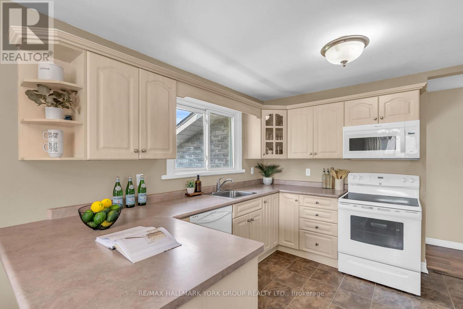 8 Rushton Road, Georgina, Ontario  L0E 1S0 - Photo 7 - N12436570