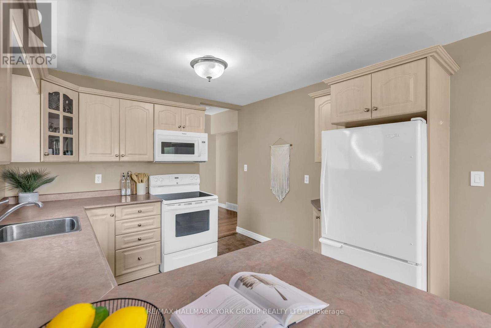 8 Rushton Road, Georgina, Ontario  L0E 1S0 - Photo 9 - N12436570