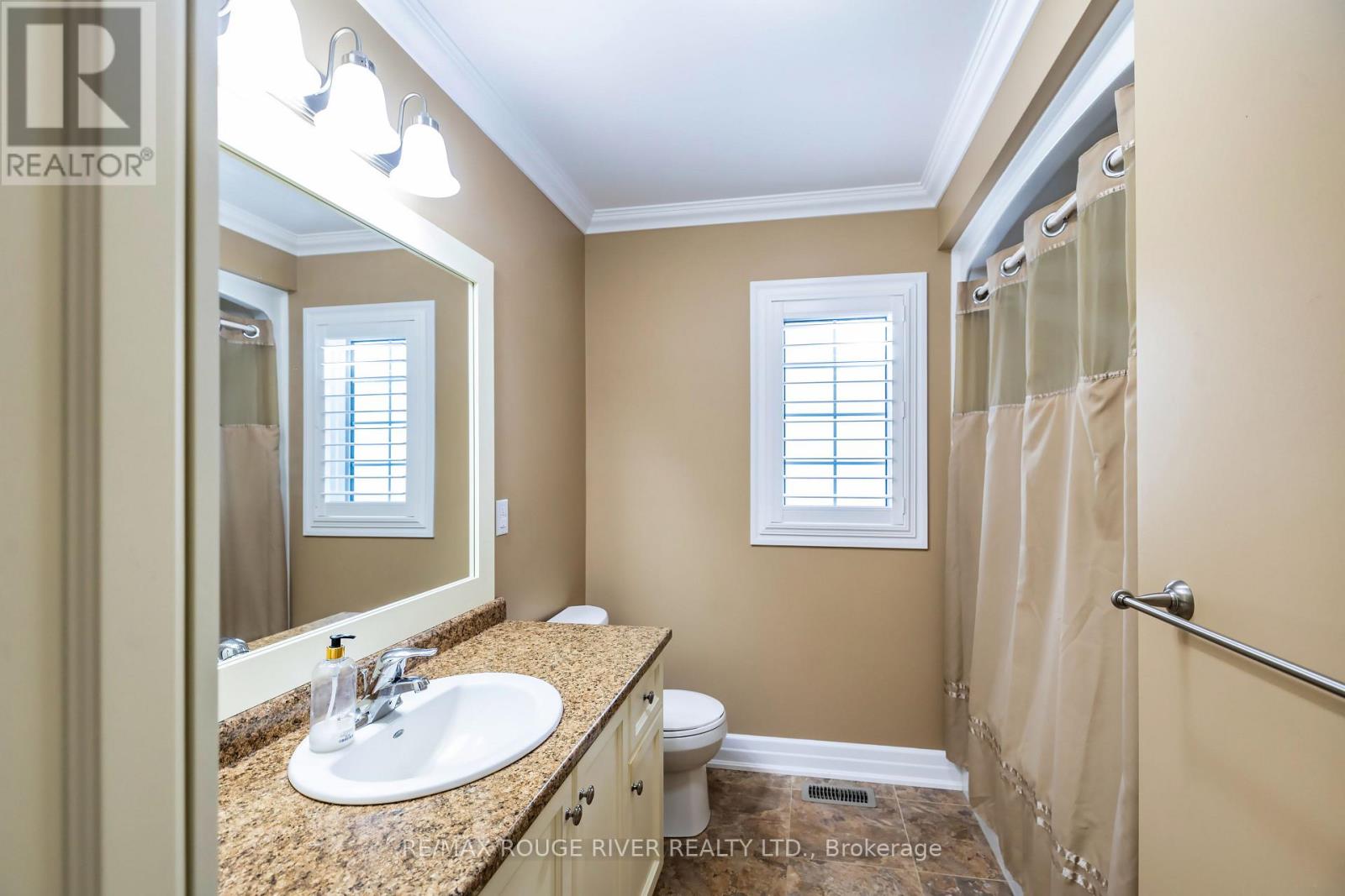 27 New York Avenue, Wasaga Beach, Ontario  L9Z 3A8 - Photo 10 - S12436323