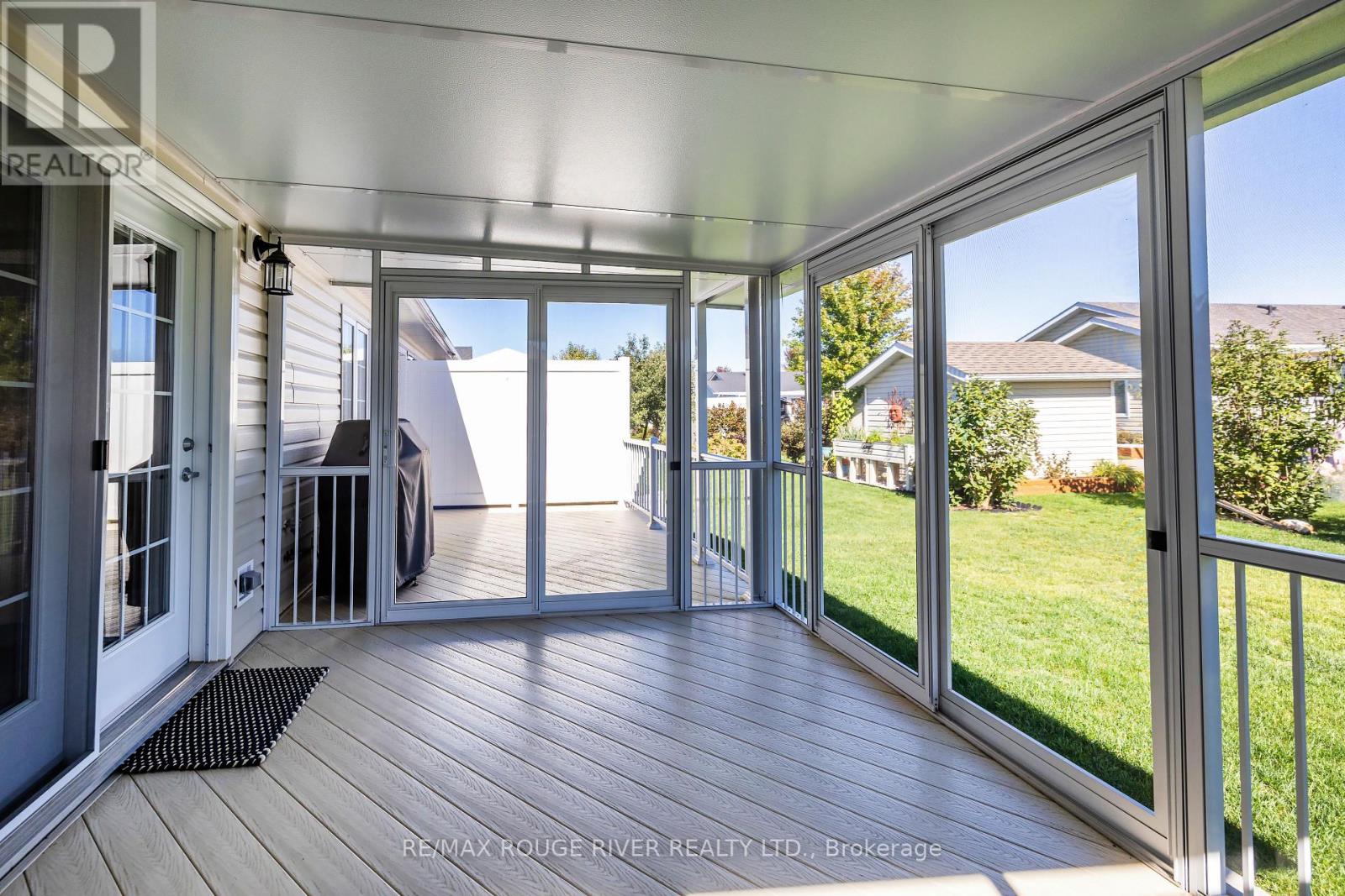 27 New York Avenue, Wasaga Beach, Ontario  L9Z 3A8 - Photo 13 - S12436323