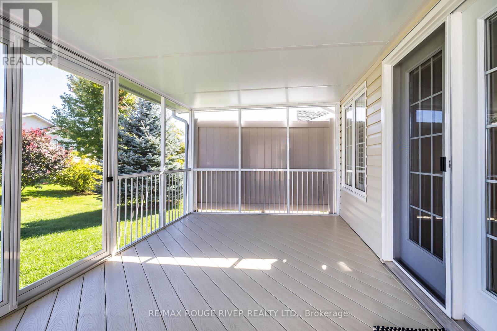 27 New York Avenue, Wasaga Beach, Ontario  L9Z 3A8 - Photo 14 - S12436323