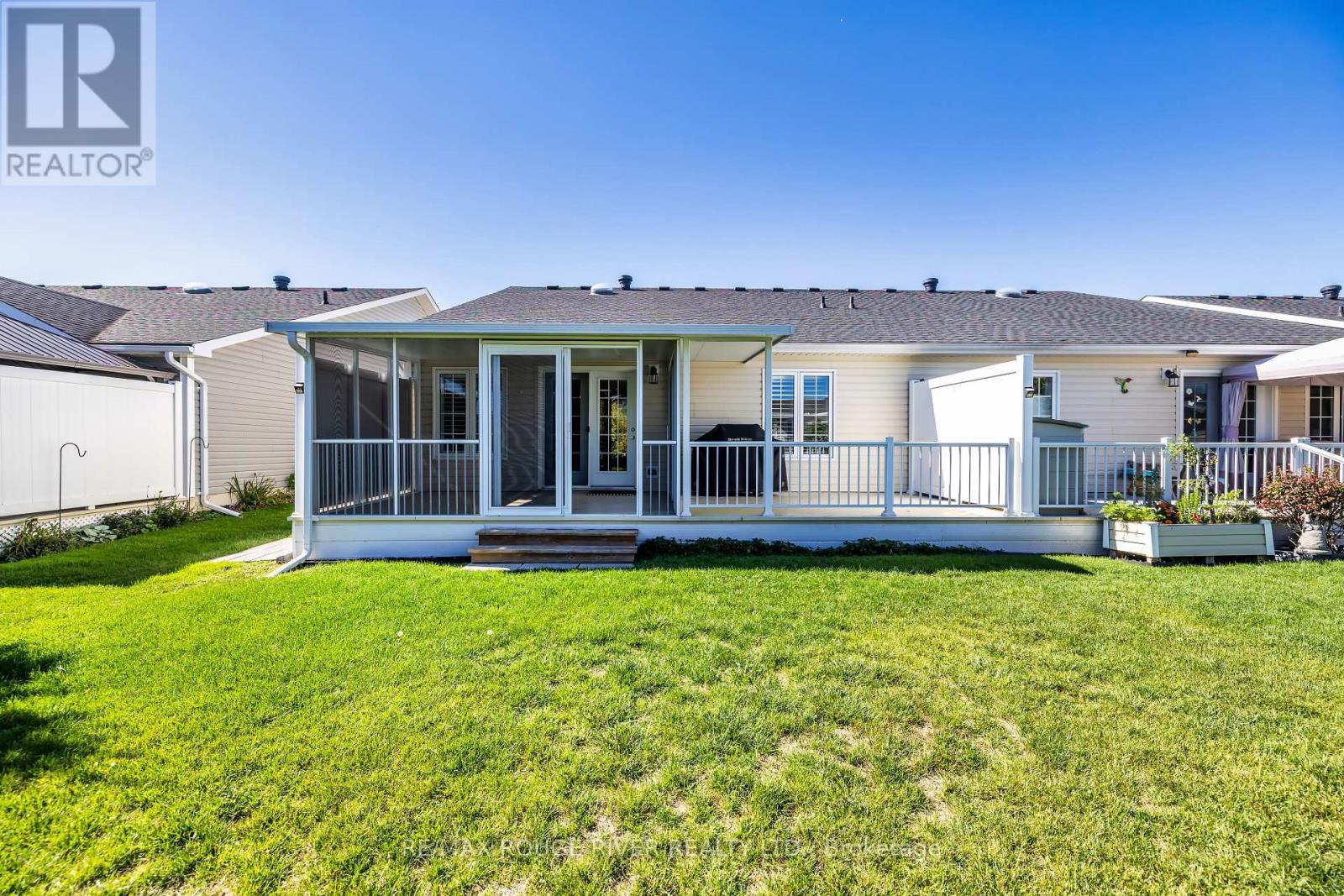 27 New York Avenue, Wasaga Beach, Ontario  L9Z 3A8 - Photo 16 - S12436323