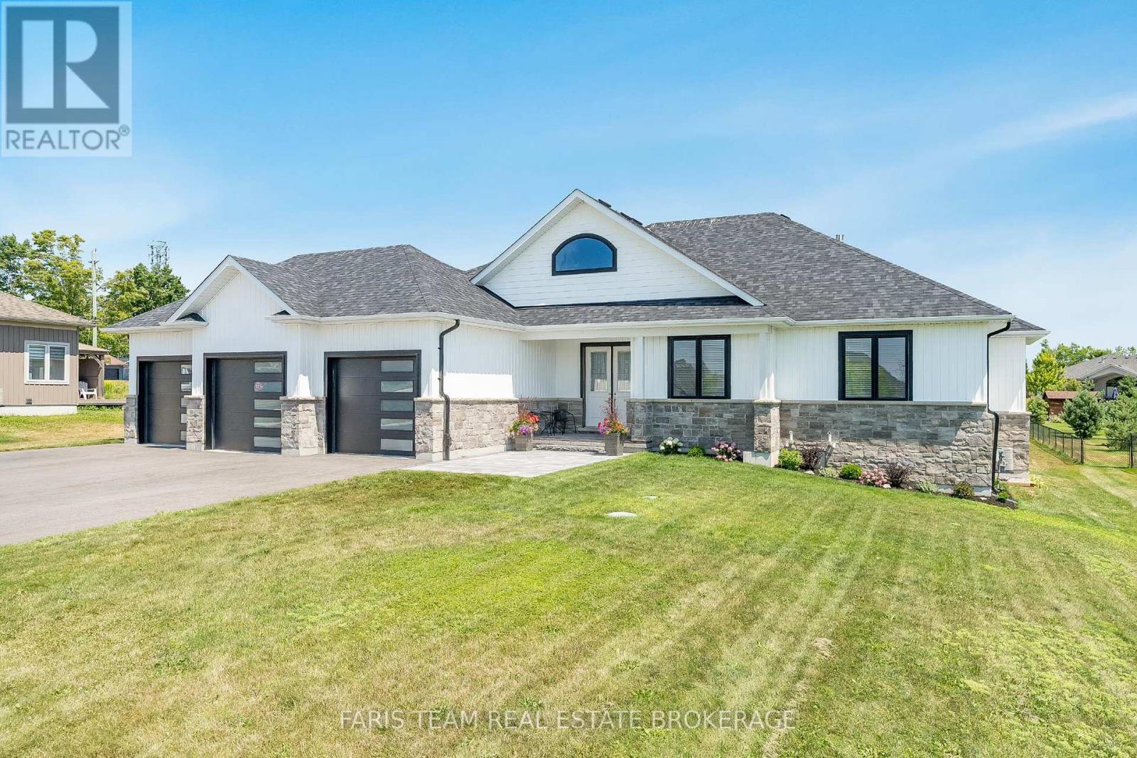 5 Breanna Boulevard, Oro-Medonte, Ontario  L3V 6H2 - Photo 1 - S12436488