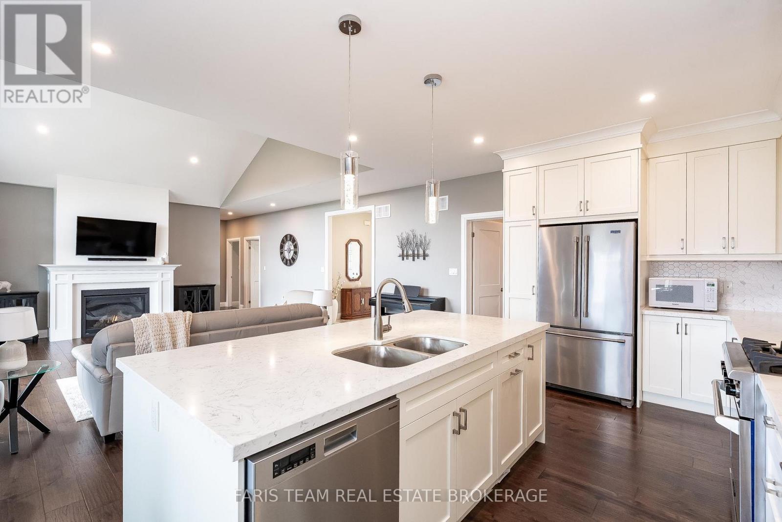 5 Breanna Boulevard, Oro-Medonte, Ontario  L3V 6H2 - Photo 13 - S12436488