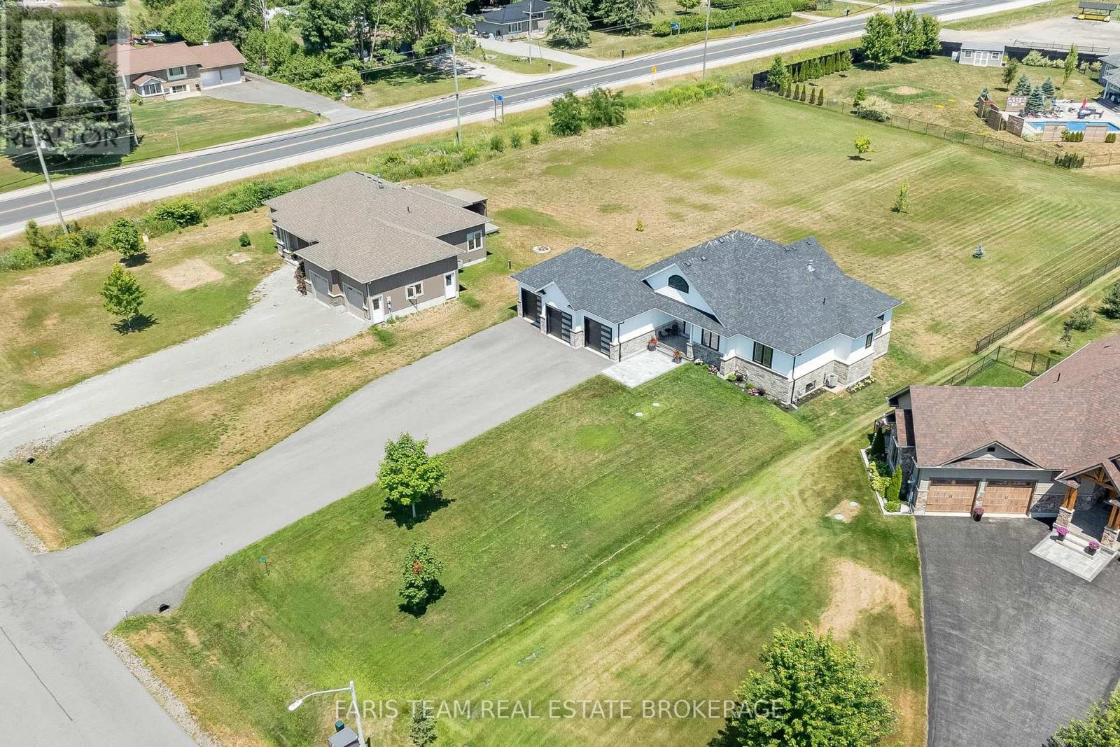 5 Breanna Boulevard, Oro-Medonte, Ontario  L3V 6H2 - Photo 2 - S12436488