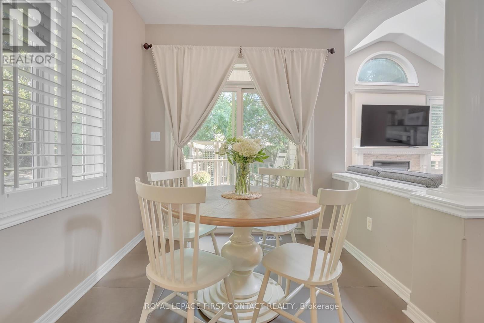 28 Windsor Crescent, Barrie, Ontario  L4N 0K3 - Photo 10 - S12436507