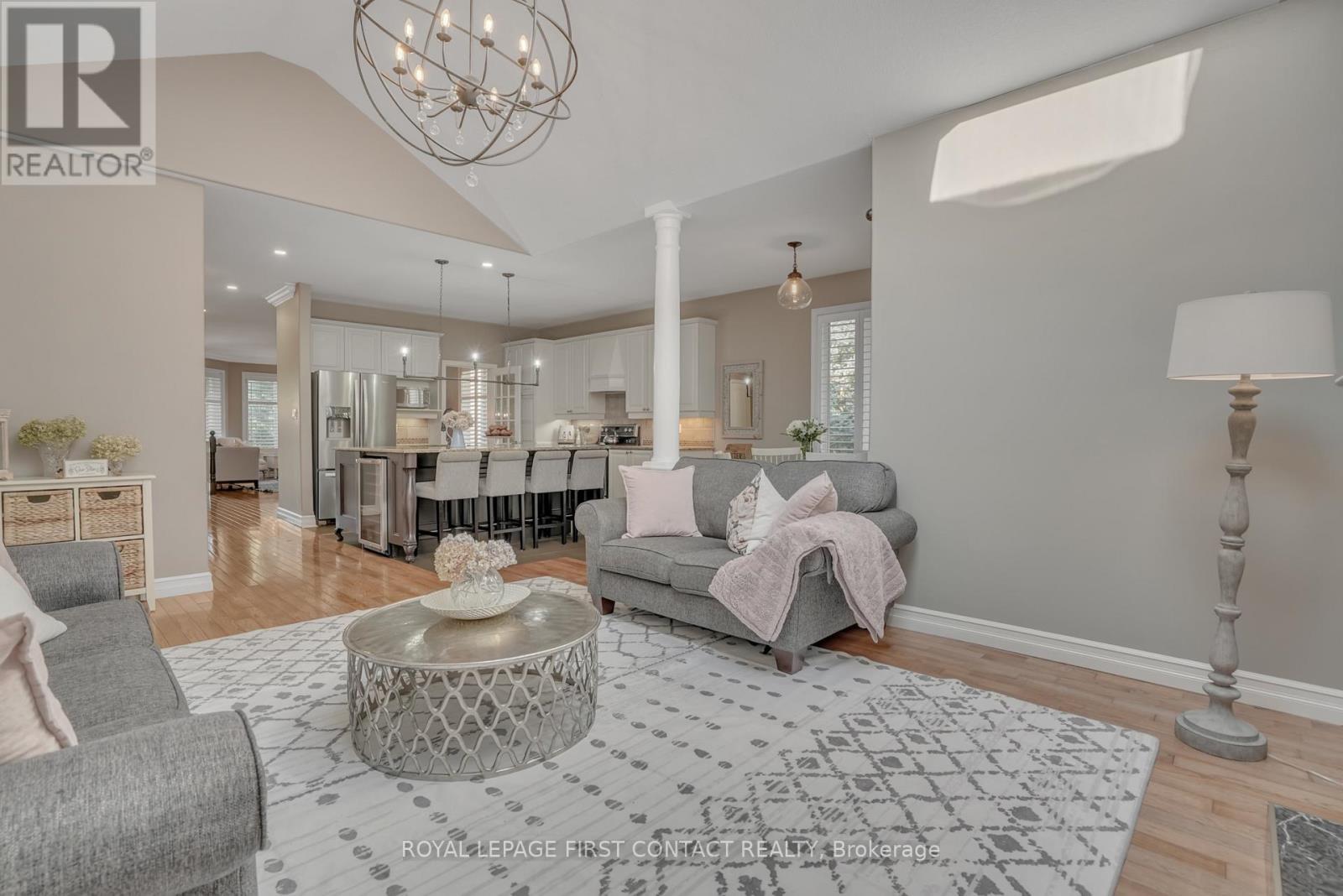 28 Windsor Crescent, Barrie, Ontario  L4N 0K3 - Photo 12 - S12436507