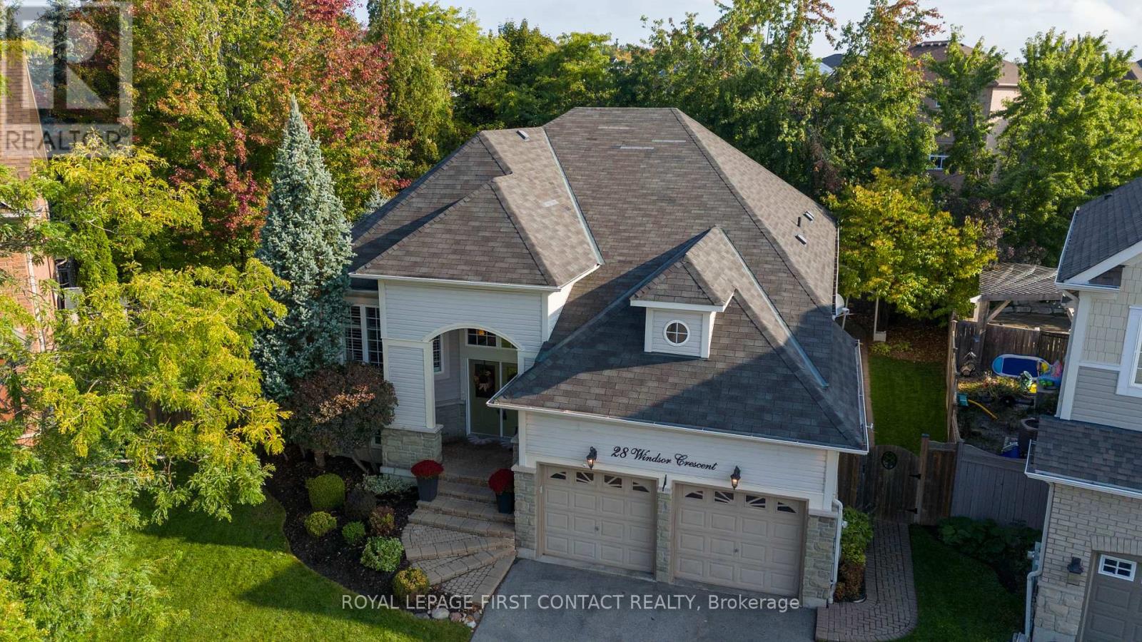 28 Windsor Crescent, Barrie, Ontario  L4N 0K3 - Photo 2 - S12436507