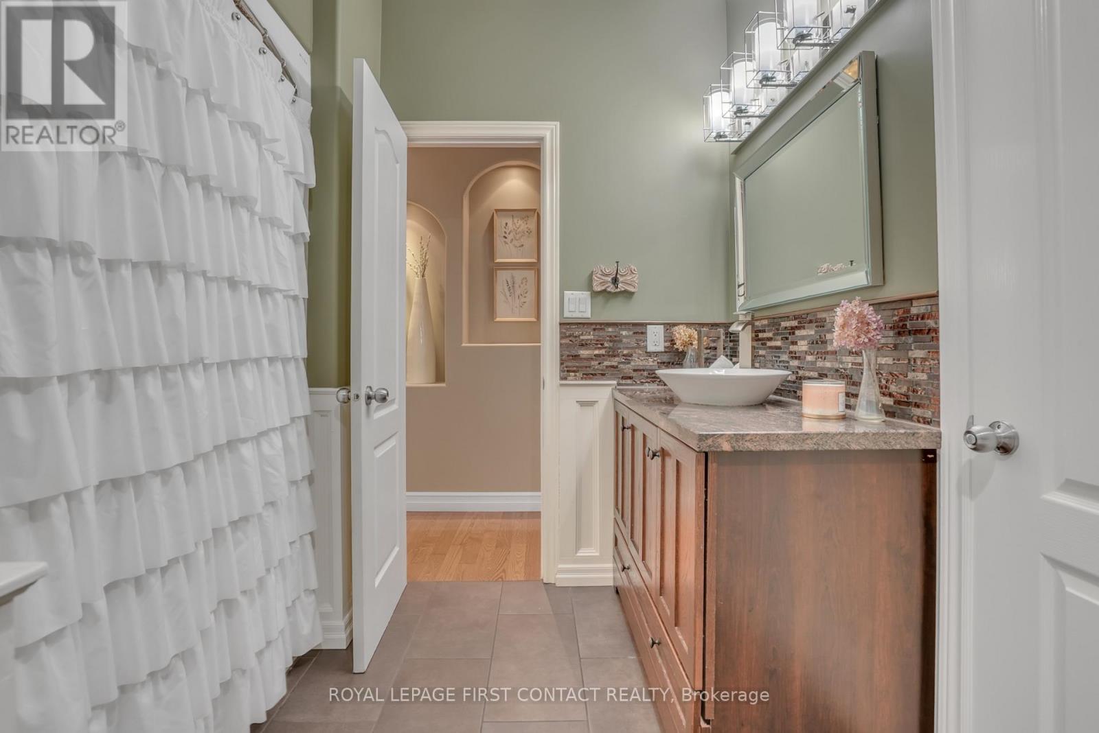 28 Windsor Crescent, Barrie, Ontario  L4N 0K3 - Photo 22 - S12436507