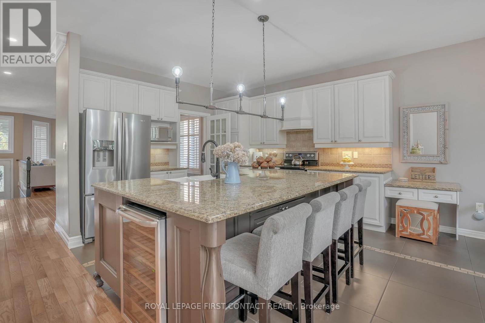 28 Windsor Crescent, Barrie, Ontario  L4N 0K3 - Photo 6 - S12436507