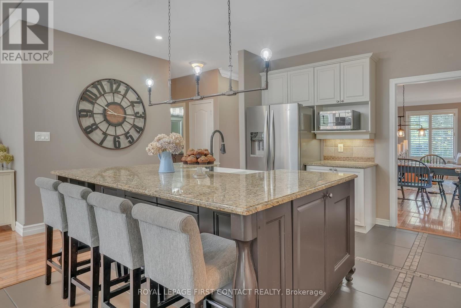 28 Windsor Crescent, Barrie, Ontario  L4N 0K3 - Photo 8 - S12436507